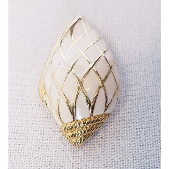 Vintage 90s Trifari Sea Shell Signed Gold Tone Enamel Conch Brooch Pin 2.25” - Picture 4 of 7